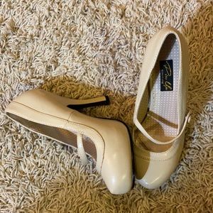 Cream Pinup Couture Heels - NEW
